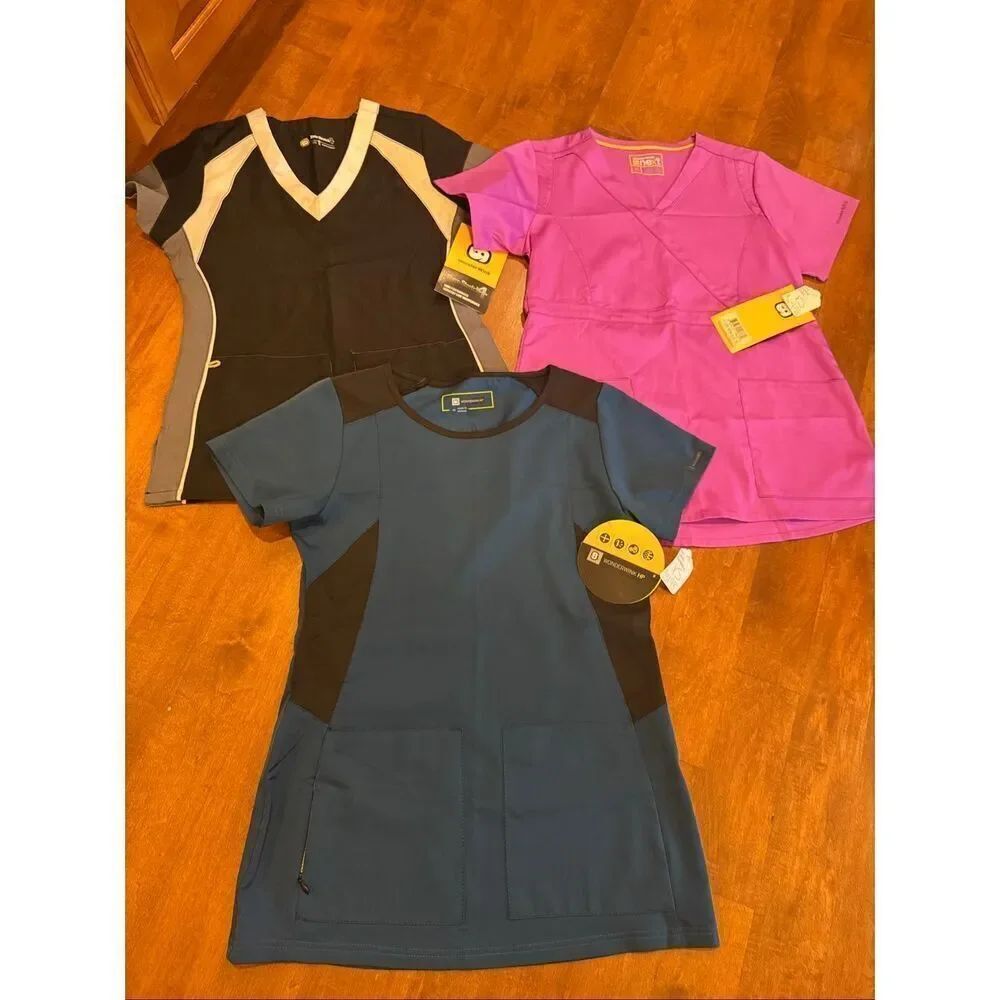 Woman’s new w tags Wonderwink scrub top bundle size XS